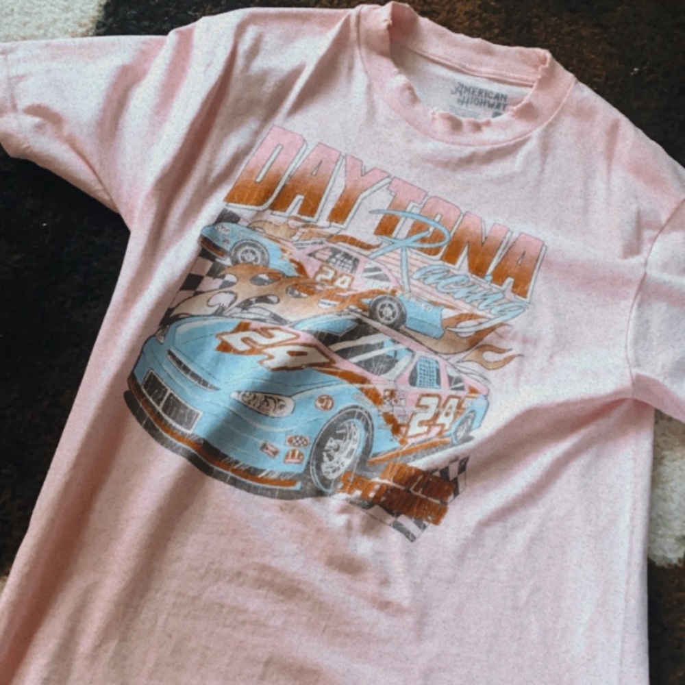 Never worn graphic tee from Buckle